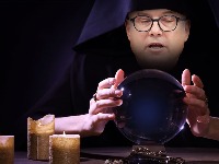 JEDNO MRAČNO PREDVIĐANJE Miloš Vučević kao Baba Vanga