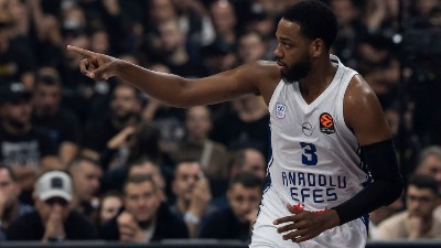 Efes pobedio i doneo Zvezdi lepe vesti