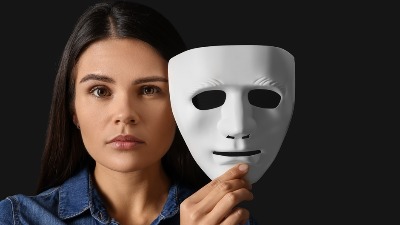 Ova 4 ZNAKA na prvi pogled odaju utisak kulturne i ljubazne osobe, a zapravo KRIJU SVOJE PRAVO LICE 