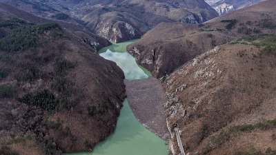 Alarm na Drini: Tone otpada plutaju rekom, rešenja postoje, ali... (FOTO, VIDEO)