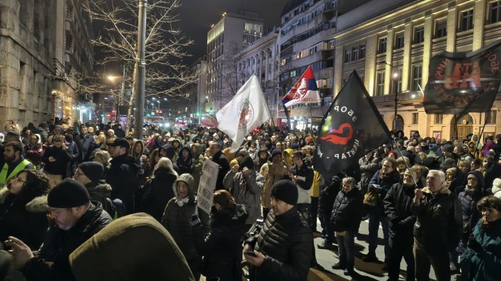 "Smene umesto čestitki": Studenti, pravnici i građani digli glas zbog Mrdićevih zakona (FOTO, VIDEO)