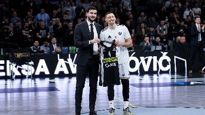 Povratak koji je dirnuo Grobare: Ovako je dočekan Aleksa (FOTO, VIDEO)