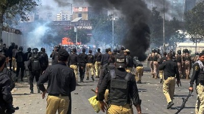 Demonstranti upali u američki konzulat u Karačiju, IMA MRTVIH