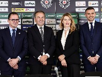 "Pogledaj dom svoj, anđele, i skini paučinu s očiju"