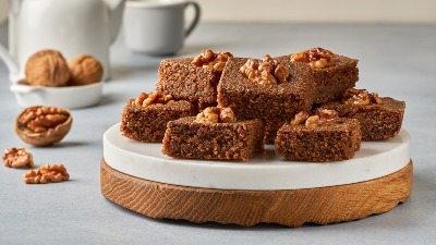 Posni kolač sa orasima i medom po bakinom receptu: Pravi se nikad brže, a odmah nestaje sa stola 