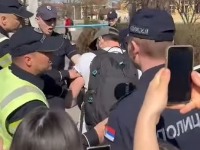Uhapšen fotograf koji je snimio kako policija sprečava ćerku da vidi Kokanovića (VIDEO)