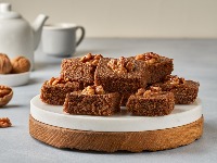 Posni kolač sa orasima i medom po bakinom receptu: Pravi se nikad brže, a odmah nestaje sa stola 