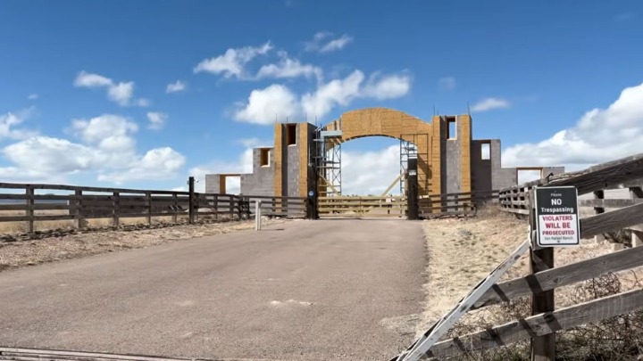 HOROR NA EPSTINOVOM RANČU: Na imanju su zakopana tela?