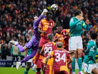 Jezive scene na Enfildu: Lang hitno operisan, Osimen slomio desnu podlakticu (VIDEO)