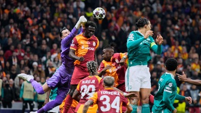 Jezive scene na Enfildu: Lang hitno operisan, Osimen slomio desnu podlakticu (VIDEO)