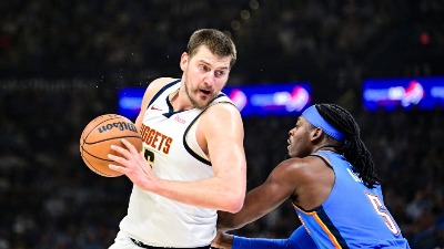 Dort se nameračio na Jokića! Pre deset dana je probao bodičekom i umalo izazvao tuču, sada je Nikolu džiberski udario laktom u glavu (VIDEO)