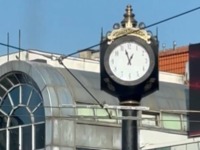 Ne pomaže ni NOV MEHANIZAM: Beogradski sat ponovo POLUDEO (VIDEO)