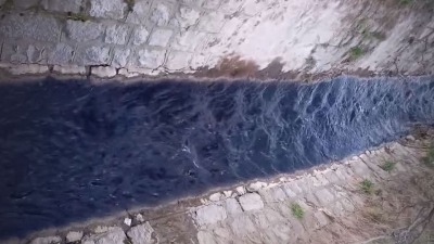 Ekološki alarm: Reka postala modro-crna, nadležni ćute (VIDEO)