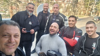 DIREKTNO SAZNAJE! BAJKERI NA MOTORIMA ispraćaju brata Darka Lazića uz POSEBNU POČAST! 