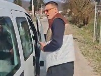 UŽAS Aktivista vlasti pretio studentima "pucanjem u glave" (VIDEO)