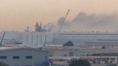 Dron pogodio ključnu naftnu luku u Emiratima - izbio veliki požar! (VIDEO)