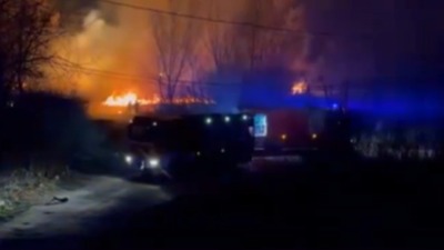 VELIKI POŽAR u Bloku 45: Plamen obasjava nebo (VIDEO)