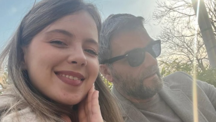 "Ako ti je tata mojih godina, ja ovo ne mogu": Glumac iz "Južnog vetra" ljubi 23 godine mlađu