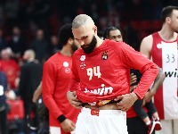 Frka u Grčkoj: As Olimpijakosa hteo da bije navijača, pa isključen! (VIDEO)