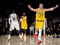 Spektakl Jokića i Dončića: Luka magijom u poslednji trenucima srušio Denver (VIDEO)