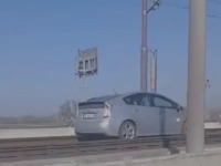 Vozio šinama na Mostu na Adi (VIDEO)