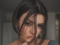 ĆERKA Dina Dvornik ŠOKIRALA OBJAVOM IZ SPAVAĆE SOBE! U donjem vešu pokazala tetovaže, ali jedan detalj pored kreveta svima zapao za oko