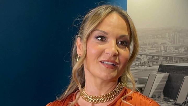 PRVO POJAVLJIVANJE POSLE KOLAPSA NA BINI! Jelena Tomašević ZA DIREKTNO progovorila o zdravlju i tragediji koja ju je slomila!