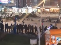 Haos u Čačku: Građani zvižducima dočekali Vučića, policija blokirala centar grada (VIDEO)