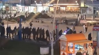 Haos u Čačku: Građani zvižducima dočekali Vučića, policija blokirala centar grada (VIDEO)