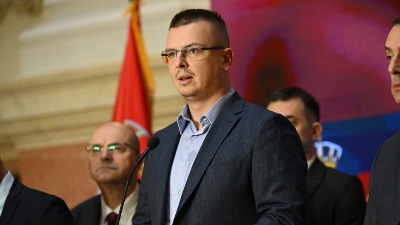 Parandilović tvrdi da će režimska NVO da se pita o udžbenicima