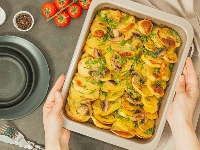 Zapečeni krompir sa pečurkama: Rapsodija ukusa, a obrok gotov za tren oka