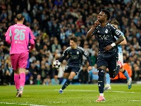 Bez većih iznenađenja u LŠ: Real slavio i u Mančesteru, PSŽ i Arsenal rutinski do četvrtfinala (VIDEO)