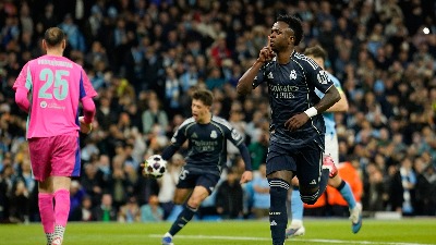 Bez većih iznenađenja u LŠ: Real slavio i u Mančesteru, PSŽ i Arsenal rutinski do četvrtfinala (VIDEO)