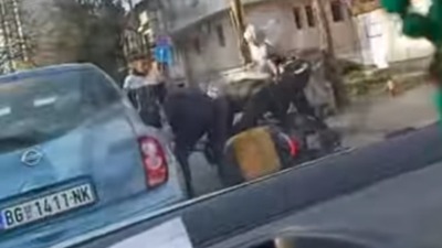 UŽAS u Beogradu: Pokušali da opljačkaju dostavljača USRED DANA (VIDEO)