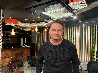 INTERVJU ZA DIREKTNO! Enis Bešlagić OTKRIO šta mu je Bešlić pričao u zadnjim danima svog života!