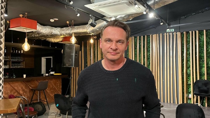 INTERVJU ZA DIREKTNO! Enis Bešlagić OTKRIO šta mu je Bešlić pričao u zadnjim danima svog života!