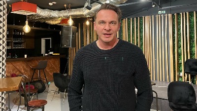 "Da sam ja neko" i večeras rasprodat: Bešlagić još jednom osvojio publiku, pa najavio novi nastup u Beogradu