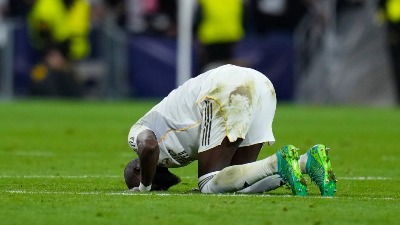 Udario kolenom rivala: Da li je as Reala trebalo da bude isključen? (VIDEO)