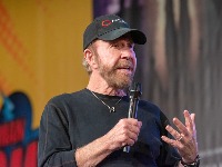 Majstor borilačkih veština i internet mim: Ko je bio Čak Noris?