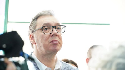 Vučić: Dvojica pokušala da skinu transparent "Srbija pobeđuje", pa molili da ne završe u Dunavu