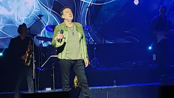 HARi MATA HARI RASPRODAO SAVA CENTAR: Prvi takt i cela dvorana peva – 40 godina emocije koje ne blede