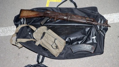 Policija zaustavila "golf" i uhapsila mladića: Bio naoružan do zuba (FOTO)