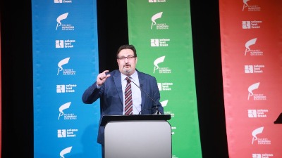 Movsesijan: Opasna politika balansiranja vodi Srbiju u izolaciju