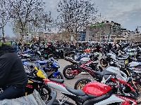 "Ima nas iz cele Srbije": Bajkeri stigli na miting SNS (FOTO)