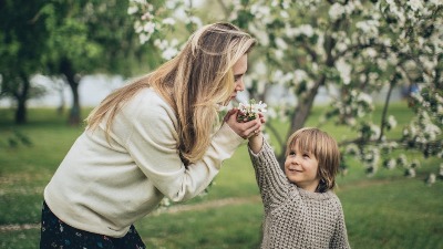 REČENICE KOJE OSTAVLJAJU TRAJNE POSLEDICE: Ovako toksične majke nesvesno sputavaju sinove za ceo život