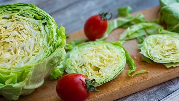 GREŠKA KOJU SVI PRAVE SA MLADIM KUPUSOM: Ako ga ne operete ovako – nije bezbedan za jelo