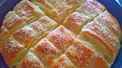 HERCEGOVAČKA ČAROLIJA IZ RERNE! Lisnata pogača koja se topi u ustima