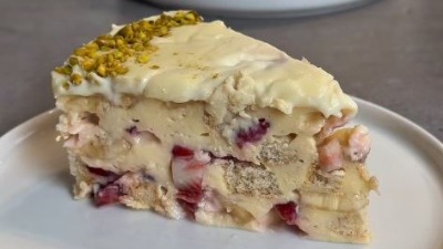KREMASTA VOĆNA TORTA ZA 10 MINUTA! Kombinacija pudinga, banana i jagoda kojoj niko ne može da odoli