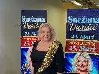 Snežana Đurišić započela koncert u MTS dvorani: Ne mogu da vas zagrlim rukama, ali grlim vas svojim pesmama
