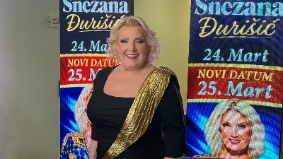 Snežana Đurišić započela koncert u MTS dvorani: Ne mogu da vas zagrlim rukama, ali grlim vas svojim pesmama